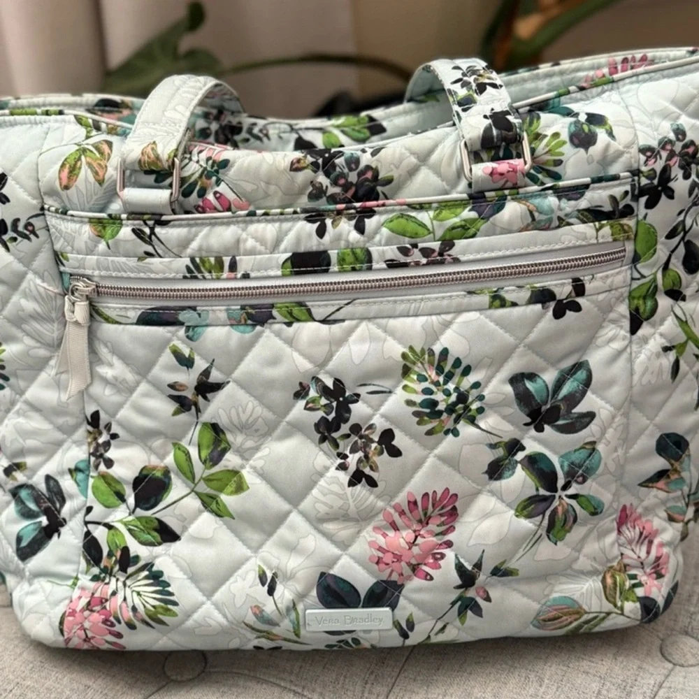 Vera Bradley Seawater Blooms🌸Extra Large Quilted Floral 2025 Tote or Diaper Bag - Picture 2 of 7